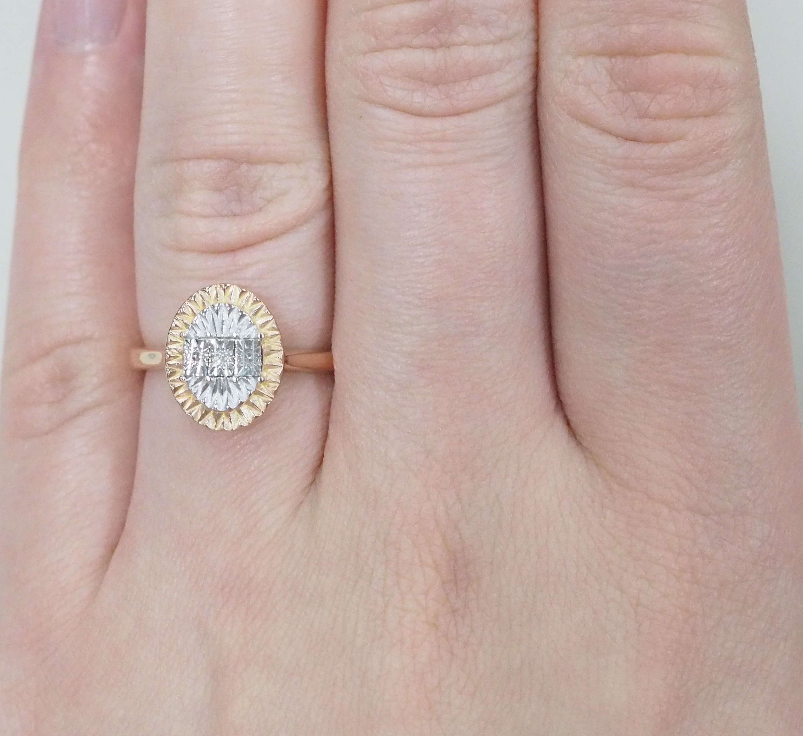 Серебряное кольцо с бриллиантом